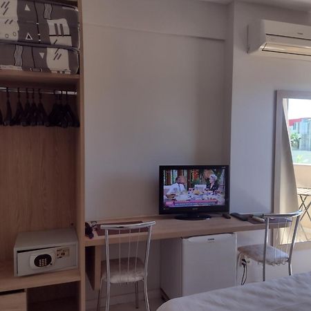 Golden Dolphin Express Aparthotel Калдас Новас Екстериор снимка